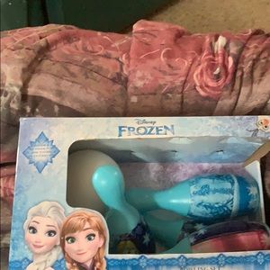 Frozen bowling set